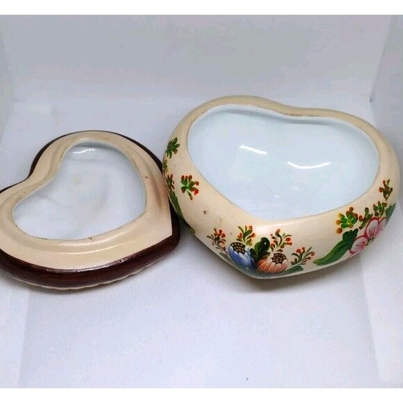 Vtg Floral Heart-Shaped Ceramic Trinket Box Artist Signed Hand-Painted Ceramic - Picture 9 of 14